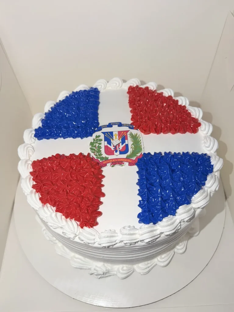 Cake decorated as the Dominican Republic flag
